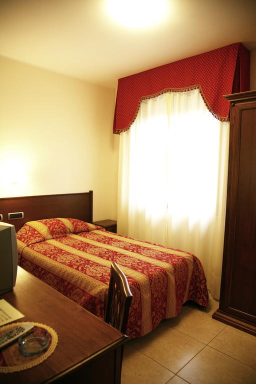 Hotel Tiziana Montepulciano Stazione Δωμάτιο φωτογραφία