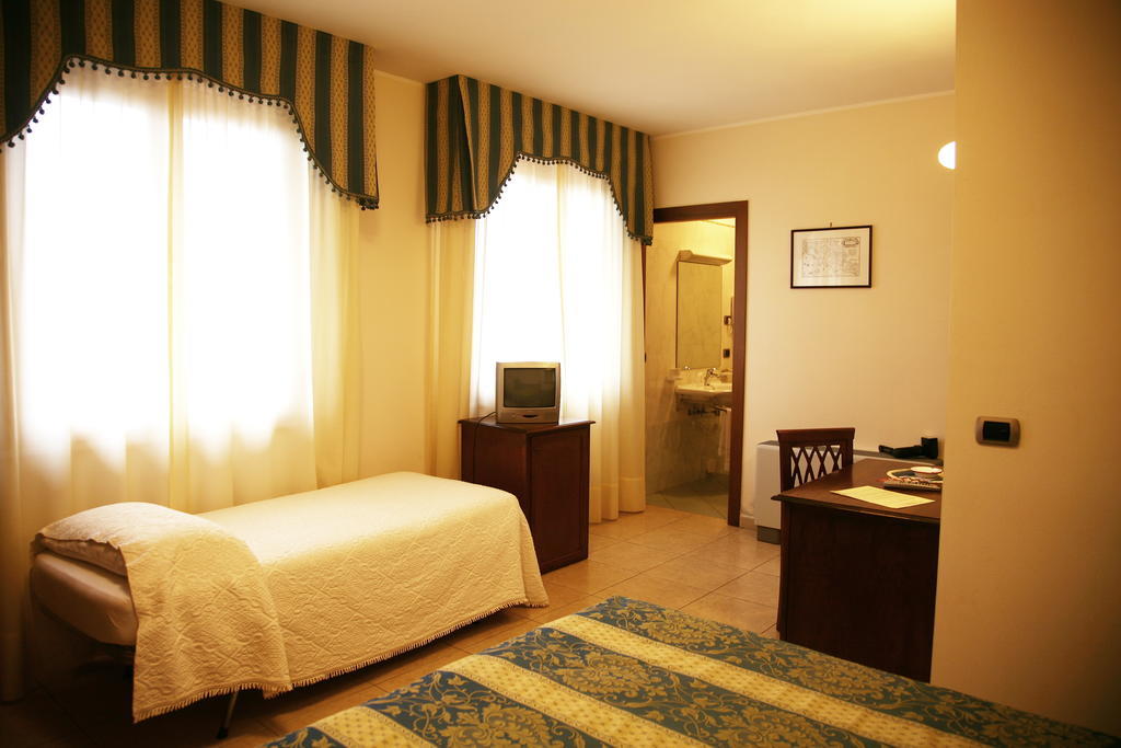 Hotel Tiziana Montepulciano Stazione Δωμάτιο φωτογραφία